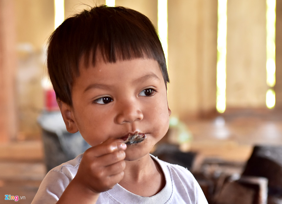 Tảo hôn, người phụ nữ 30 tuổi chuẩn bị vượt cạn lần thứ 6